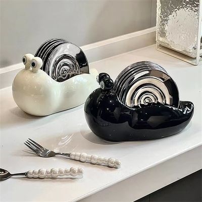 Gestookte eetgerei met handgeschilderde keramische slakkenbak van keuken accessoires