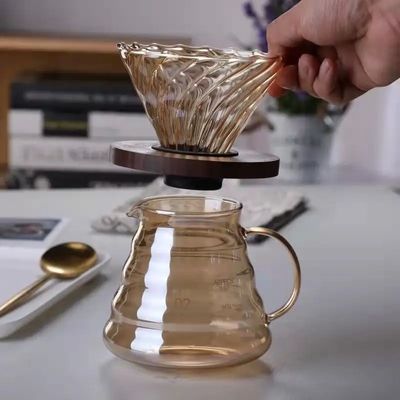 Bruin borosilicaat glas Giet over koffiezetapparaat met transparante drupper en pot set