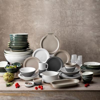 Nordic keramische tafelgerei met mat geglazuurde ontwerprelief kopjes schalen borden