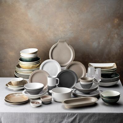 Nordic keramische tafelgerei met mat geglazuurde ontwerprelief kopjes schalen borden
