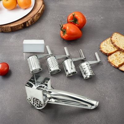 Metalen koperen draaiknop voor het makkelijk versnipperen van kaas en noten in de keuken