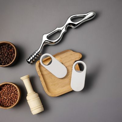 Verdikte niet-glijdende handgreep roestvrij staal magnetische fles opener voor aangepaste kleur