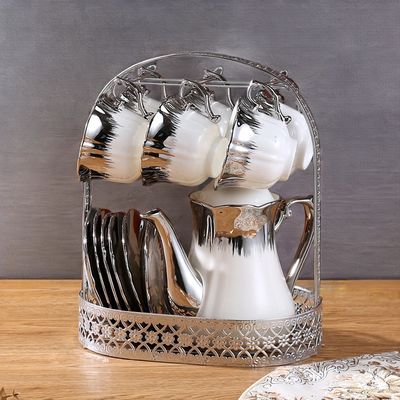 Porseleinen koffiekop en schotel voor koffieliefhebbers in moderne Europese stijl