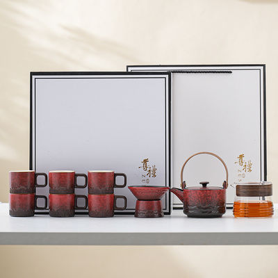 Keramische porseleinen koffiekop met houten handvat en een aangepast logo