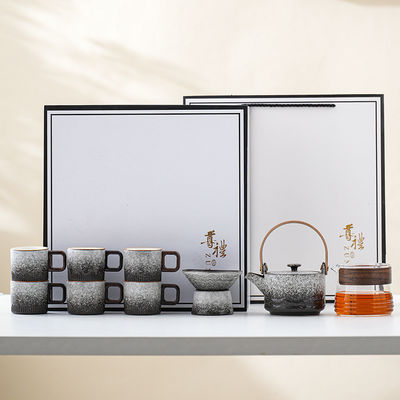 Keramische porseleinen koffiekop met houten handvat en een aangepast logo