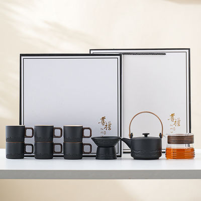 Keramische porseleinen koffiekop met houten handvat en een aangepast logo