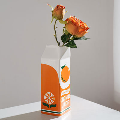 Kleine moderne keramische hydroponische tafelvase in oranje Ideaal voor thuis en restaurant