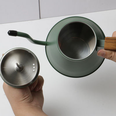 Giet over koffie brouwset met roestvrij staal gooseneck ketel in modern ontwerp