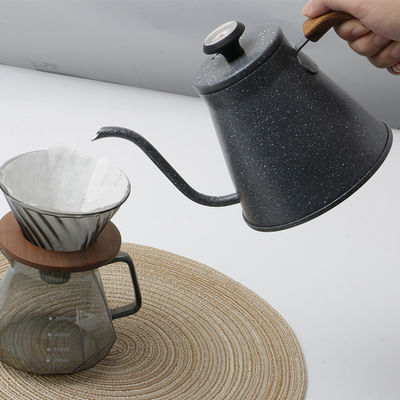 Giet over koffie brouwset met roestvrij staal gooseneck ketel in modern ontwerp