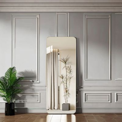 Gepersonaliseerde volle lengte boog vorm badkamer wandspiegel in zwart goud voor kamer decor