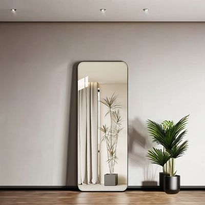 Gepersonaliseerde volle lengte boog vorm badkamer wandspiegel in zwart goud voor kamer decor