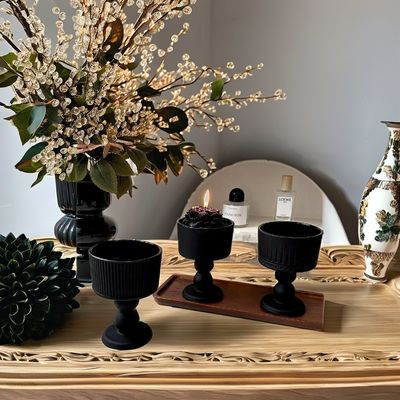 Voeg een vleugje elegantie toe aan uw huis met vintage, zwarte glazen kandelaars