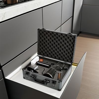 Handgebrouwen koffiekist met filterpot filterpapier en schaal modern vintage ontwerp