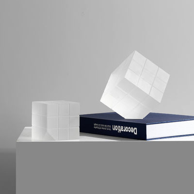 Verbeter uw tafeldekoratie met elegante moderne Art Deco Rubik's Cube glazen ornamenten