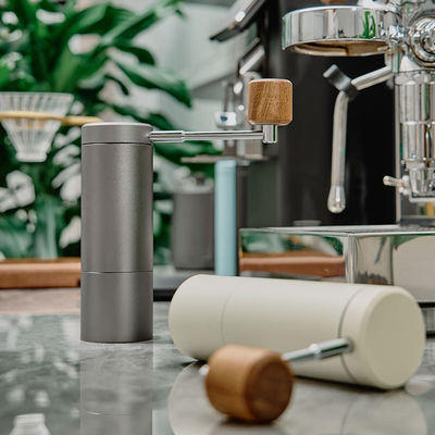 Moderne design stijl Keramische Burr handmatige koffiebonen molen met verstelbare instellingen