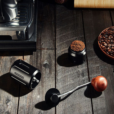 Vervaardiging van professionele roestvrijstalen handkoffiemolen voor reizen