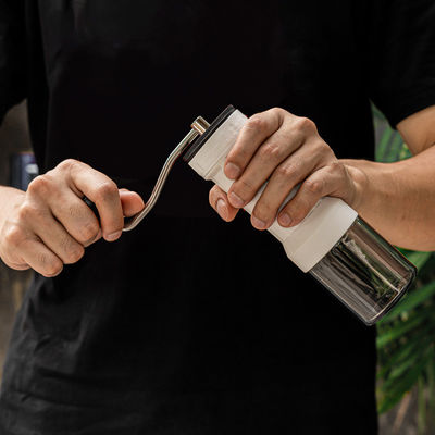 30 g capaciteit Plastic body handmatige koffiemolen met externe verstelbare keramische boor