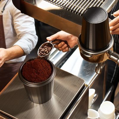 Aanpasbare 58 mm roestvrijstalen koffiebeker voor nauwkeurige barista metingen