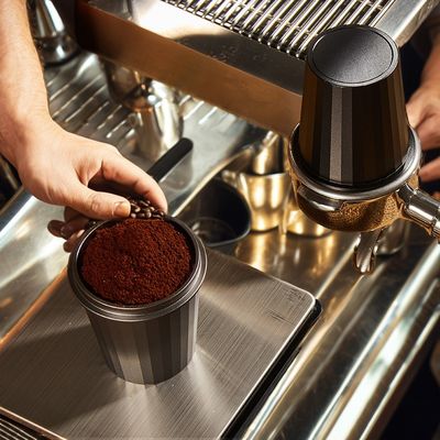 Barista's favoriete op maat gemaakte roestvrijstalen koffiepoederbeker met schuimmelkfunctie