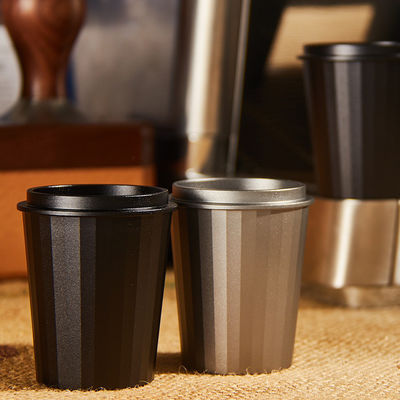 Creëer perfect geschuimde melk met deze roestvrijstalen koffiebeker en schuim