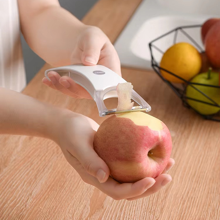 Duurzame plastic keukenpeeler voor moeiteloos schillen van groenten en fruit