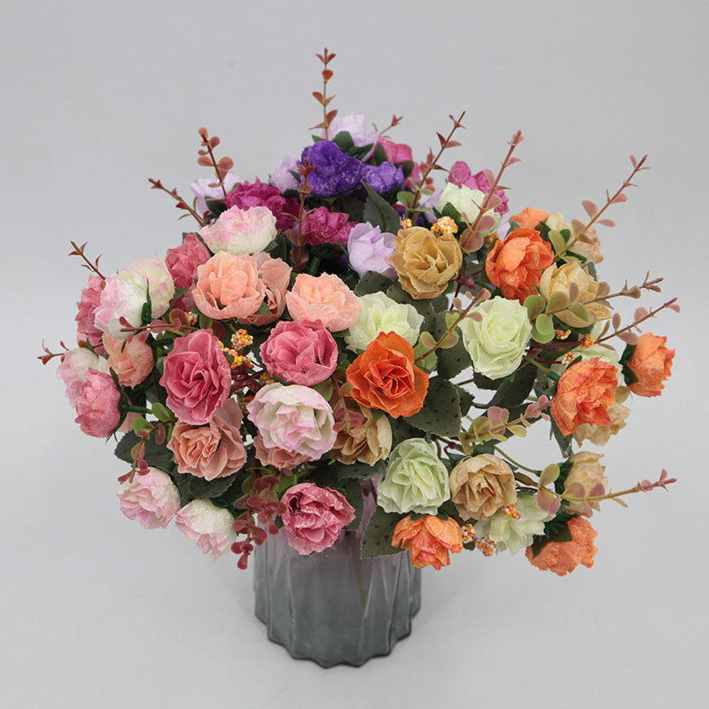 Prachtige zijdewitte kunstmatige diamanten rozen voor bruiloftshuisfeestelijke versieringen